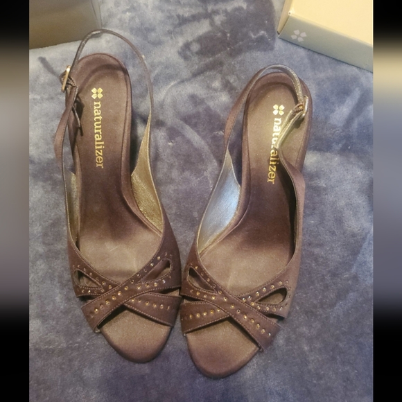 Naturalizer Heels 👠 - Picture 3 of 6